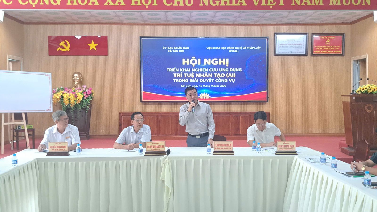 Hội nghị Triển khai nghiên cứu ứng dụng Trí tuệ nhân tạo (AI) trong giải quyết công vụ tại UBND xã Tân Hội ngày 15/09/2026.